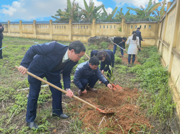 Hưởng ứng lễ phát động “Tết trồng cây đời đời nhớ ơn Bác Hồ” xuân Nhâm Dần năm 2022